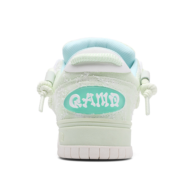 Baskets unisexes à semelle épaisse et plate, élégantes et polyvalentes, parfaites pour les sports de plein air et le fitness. Conçues spécifiquement pour le skateboard, ces chaussures tendance conviennent aussi bien à la rue qu'aux activités extérieures.