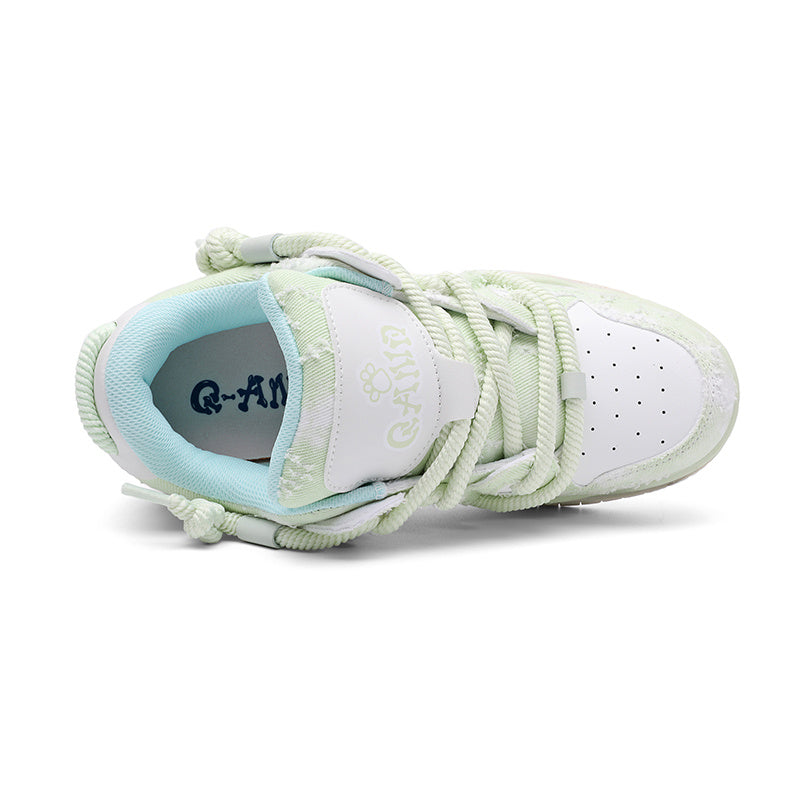 Baskets unisexes à semelle épaisse et plate, élégantes et polyvalentes, parfaites pour les sports de plein air et le fitness. Conçues spécifiquement pour le skateboard, ces chaussures tendance conviennent aussi bien à la rue qu'aux activités extérieures.