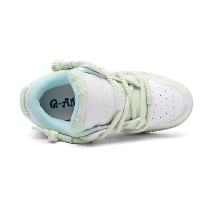 Baskets unisexes à semelle épaisse et plate, élégantes et polyvalentes, parfaites pour les sports de plein air et le fitness. Conçues spécifiquement pour le skateboard, ces chaussures tendance conviennent aussi bien à la rue qu'aux activités extérieures.