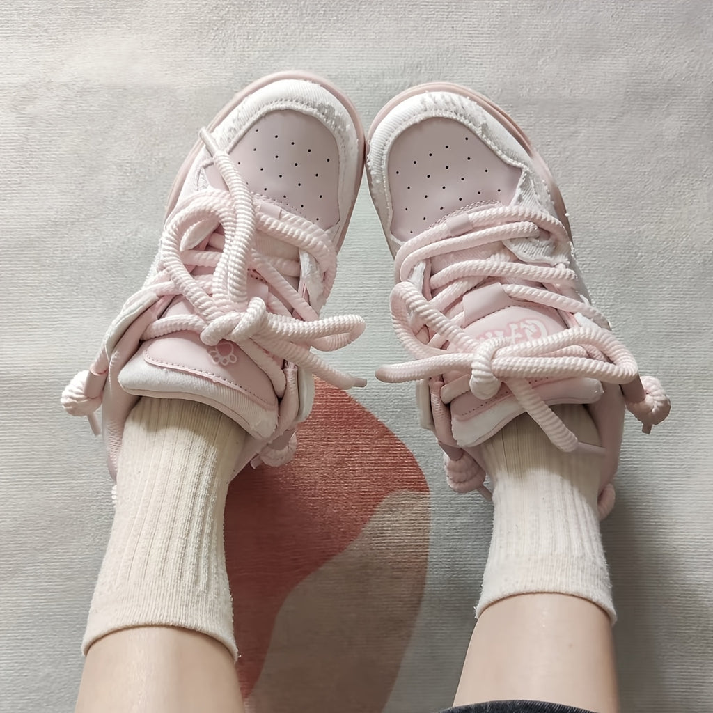 Baskets unisexes à semelle épaisse et plate, élégantes et polyvalentes, parfaites pour les sports de plein air et le fitness. Conçues spécifiquement pour le skateboard, ces chaussures tendance conviennent aussi bien à la rue qu'aux activités extérieures.