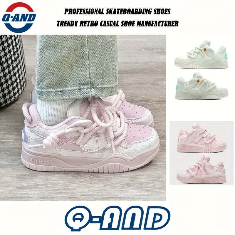 Baskets unisexes à semelle épaisse et plate, élégantes et polyvalentes, parfaites pour les sports de plein air et le fitness. Conçues spécifiquement pour le skateboard, ces chaussures tendance conviennent aussi bien à la rue qu'aux activités extérieures.