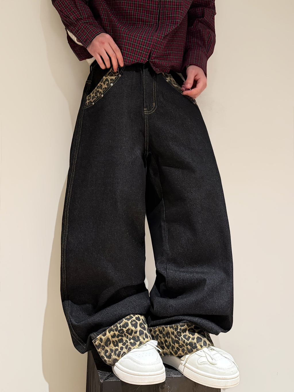 Pantalon en jean ample à revers imprimé léopard style rétro américain, pantalon streetwear noir tendance à jambes larges pour homme (ceinture et accessoires non inclus)
