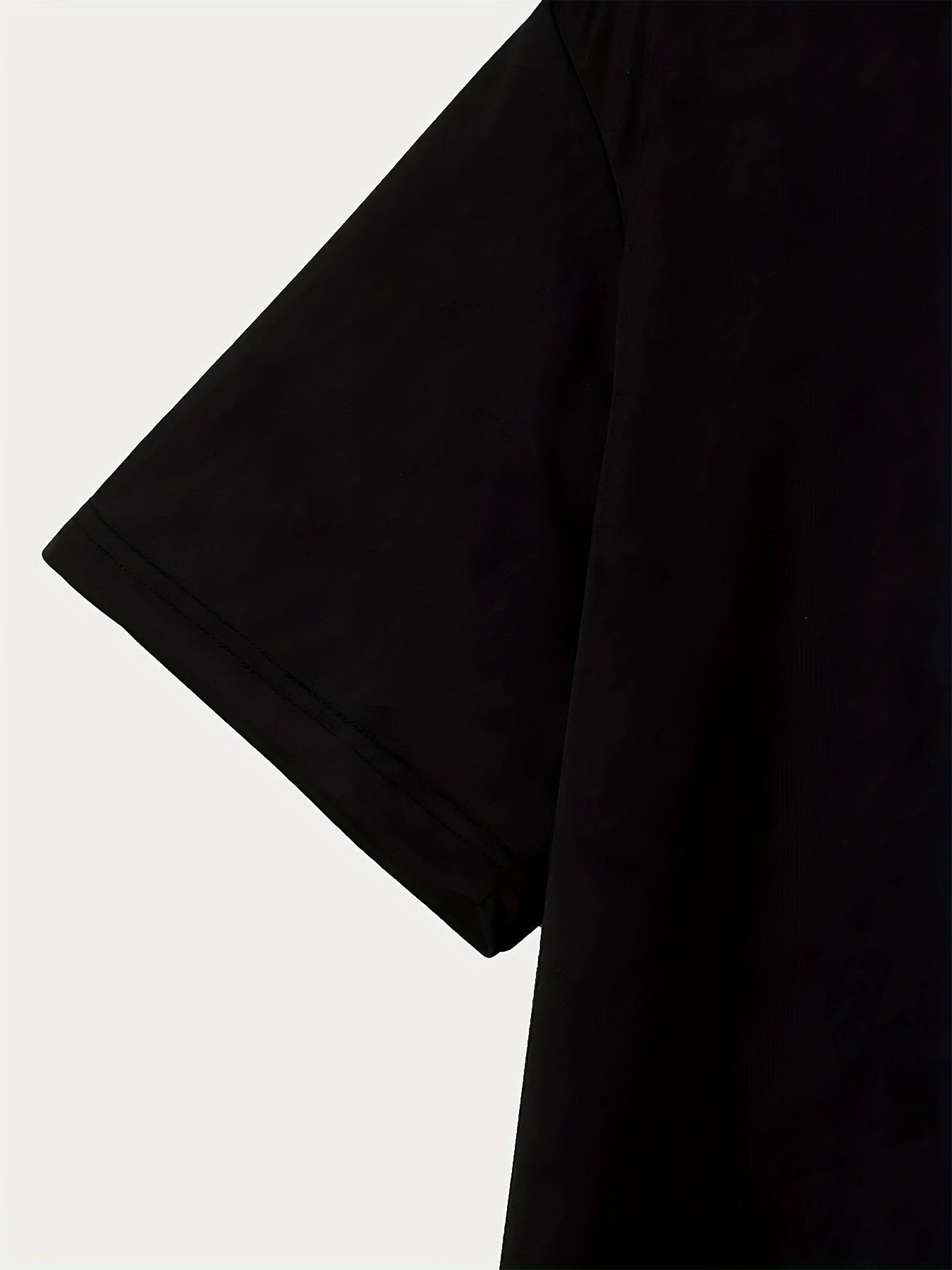 T-shirt décontracté à col rond pour homme, confectionné dans un tissu doux et confortable, avec des manches courtes. C'est le choix idéal pour offrir et parfait pour les sorties ou les voyages.