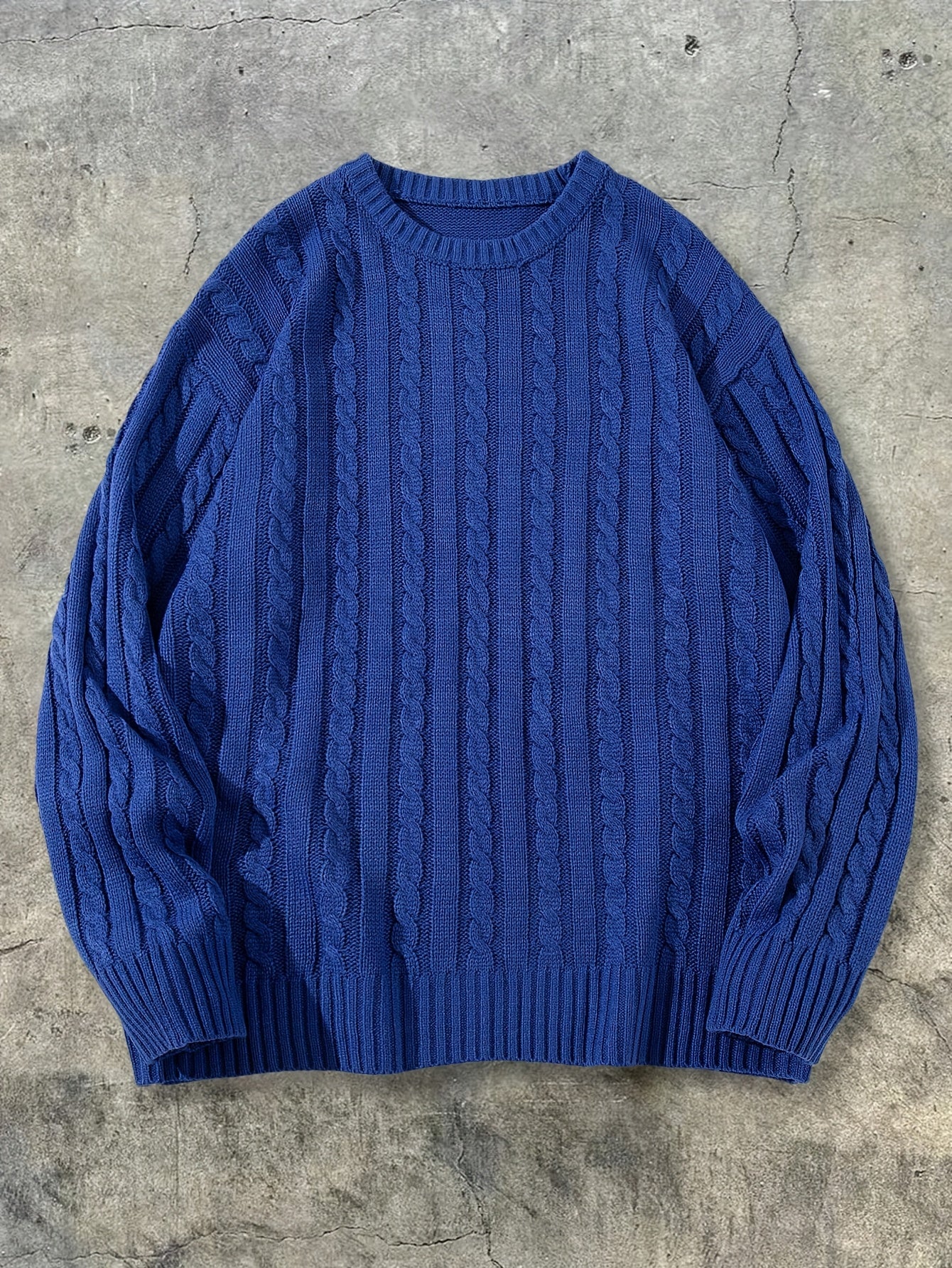 Pull unisexe automne/hiver style streetwear, en maille torsadée avec cordon de serrage, coupe ample et décontractée, col rond, épaules tombantes et manches longues.