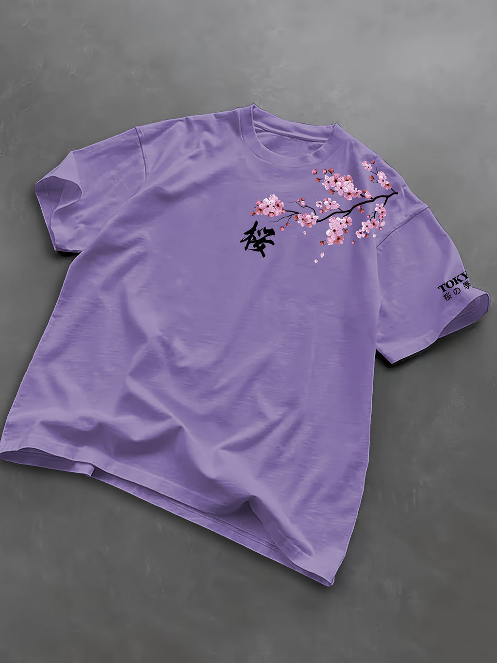 T-shirt à manches courtes pour homme, imprimé mode streetwear décontracté, motif fleurs de cerisier et éléments japonais. Haut confortable à col rond, idéal pour le printemps et l'été.