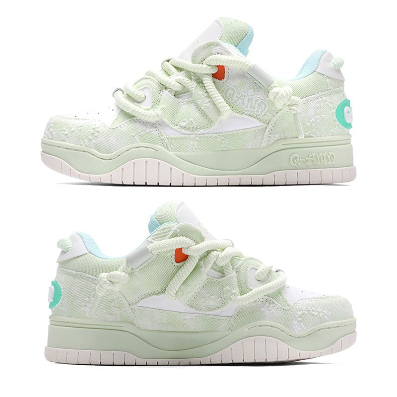 Baskets unisexes à semelle épaisse et plate, élégantes et polyvalentes, parfaites pour les sports de plein air et le fitness. Conçues spécifiquement pour le skateboard, ces chaussures tendance conviennent aussi bien à la rue qu'aux activités extérieures.
