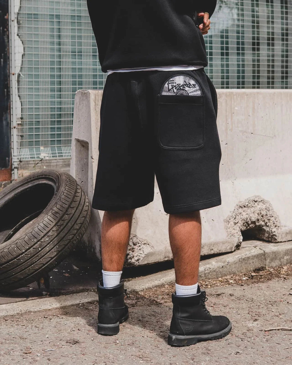 Ensemble Short Homme Motif Disque Gris Tenue Sportive Décontractée Confortable Ample Tissu Respirant Athleisure Moderne Minimaliste