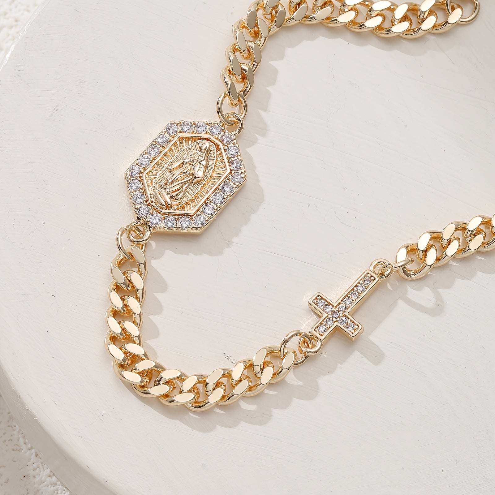 Bracelet religieux vintage et élégant plaqué or 14 carats, orné de zirconiums cubiques. Bijou unisexe, idéal pour la prière quotidienne et la méditation. À porter au quotidien, en cadeau, pour les fêtes, Noël, Halloween ou comme accessoire de mode.