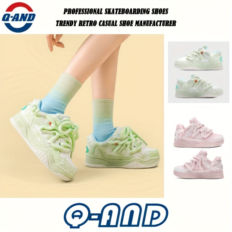Baskets unisexes à semelle épaisse et plate, élégantes et polyvalentes, parfaites pour les sports de plein air et le fitness. Conçues spécifiquement pour le skateboard, ces chaussures tendance conviennent aussi bien à la rue qu'aux activités extérieures.