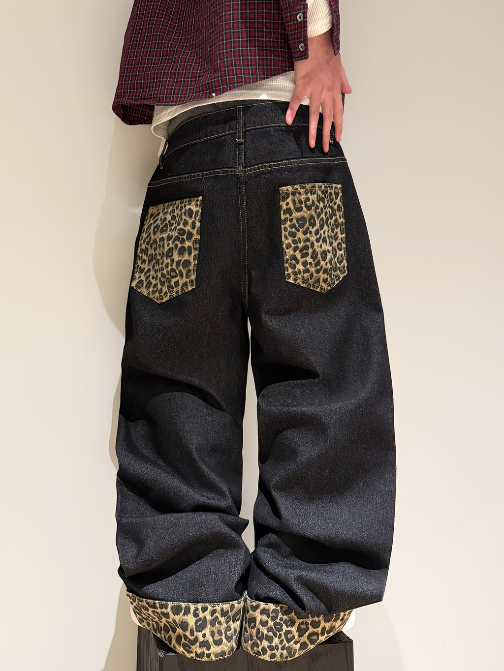 Pantalon en jean ample à revers imprimé léopard style rétro américain, pantalon streetwear noir tendance à jambes larges pour homme (ceinture et accessoires non inclus)