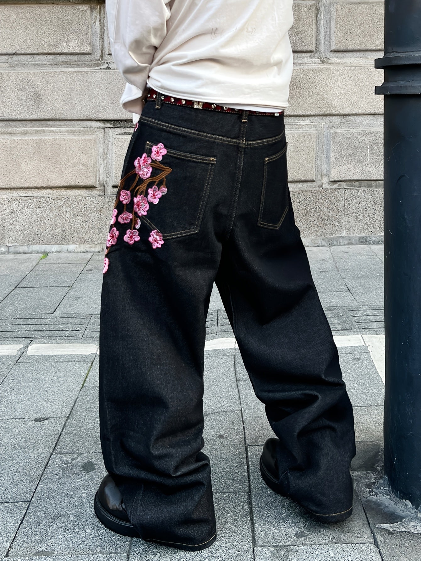 Jean ample en denim brodé de fleurs de prunier, style vintage américain | Mode urbaine, unisexe, noir, tissu non extensible, longueur standard, poches, toutes saisons