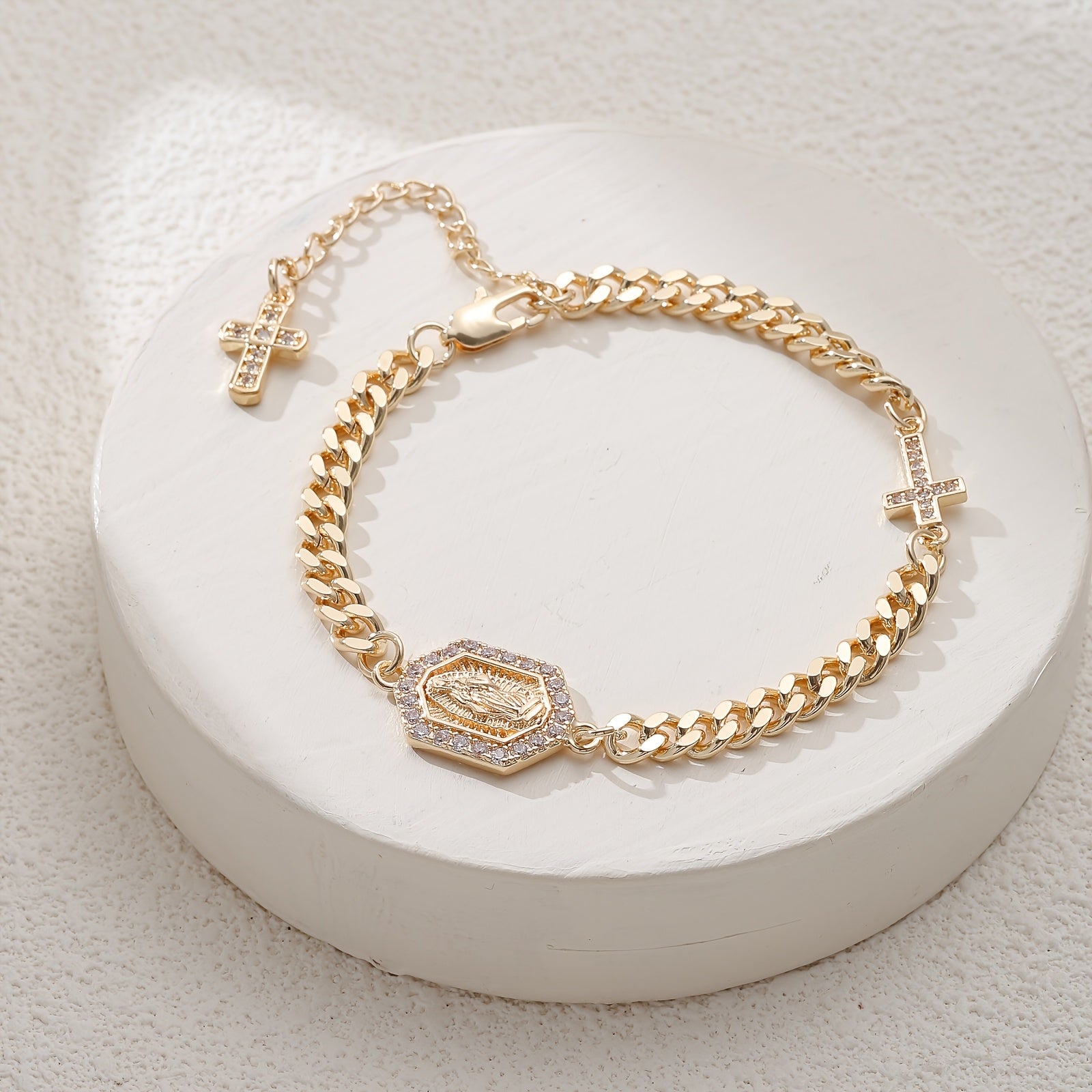 Bracelet religieux vintage et élégant plaqué or 14 carats, orné de zirconiums cubiques. Bijou unisexe, idéal pour la prière quotidienne et la méditation. À porter au quotidien, en cadeau, pour les fêtes, Noël, Halloween ou comme accessoire de mode.