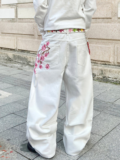 1 Pair of Men's White Loose-fit Denim Jeans, Featuring Artistic Plum Blossom Embroidery and a Workwear-inspired Relaxed Straight-leg Vintage Casual Trouser. Y2K Hip-hop American-style Fashion Denim Pants, Versatile Wide-leg A