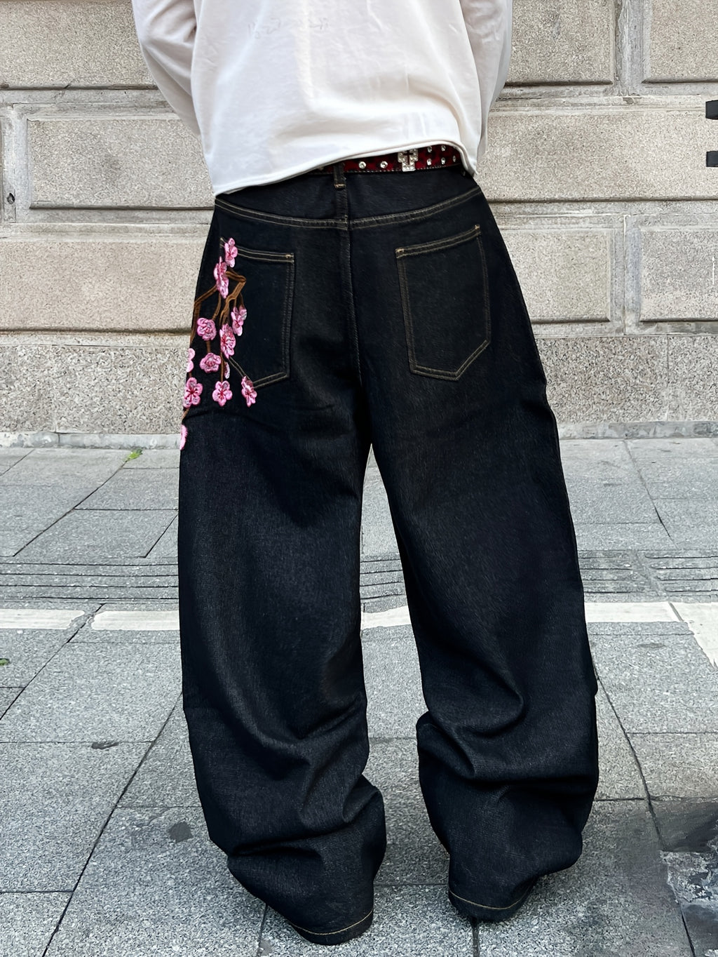 Jean ample en denim brodé de fleurs de prunier, style vintage américain | Mode urbaine, unisexe, noir, tissu non extensible, longueur standard, poches, toutes saisons